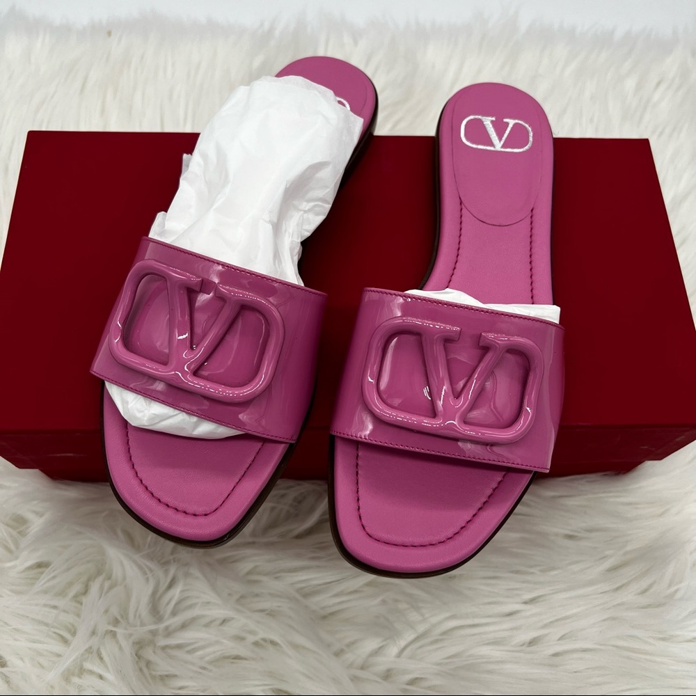 Valentino VLogo Pink Patent Leather Sildes - Picture 5 of 11